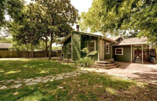 A Rare find - Bright, Warm, Charming Central Austin Home - Photo 29