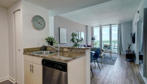 Coconut Grove 1 bedroom condo parking included - Foto 2