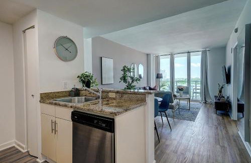 Coconut Grove 1 bedroom condo parking included - Foto 2