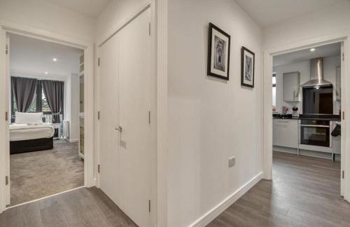 3-Bed, 2-Bath Wembley Apartment with Free Parking - Foto 21