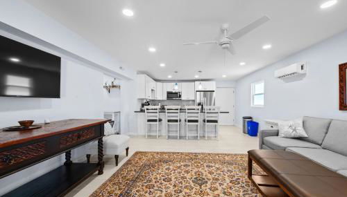 Heated Pool Home steps to the beach - Foto 4