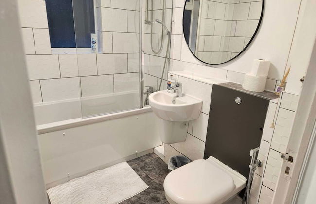 Grays Apartment With City Views Lakeside Shopping - Photo 11