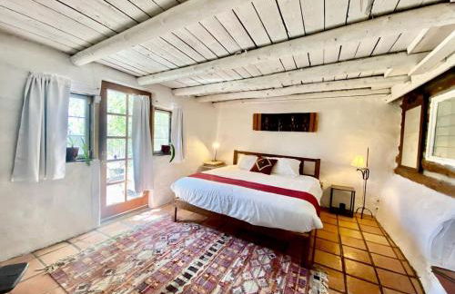 Log Casita Overlooking Pond and Waterfall near Taos, New Mexico - Foto 5