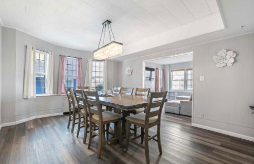 Escape to Raleigh Ave Glamour - Steps to the Beach - Foto 14