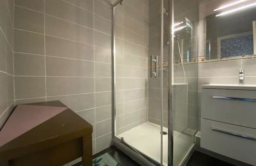 L'Appartement Jebari - Esprit loft Carcassonne proche cité médiéval et aéroport - Foto 18