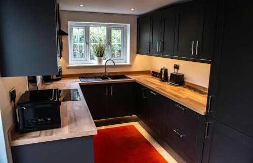 5 Bedrooms, Pool Table, Sleeps 10, Contractor Stays, Family Gatherings - Secure Free Parking - Foto 7