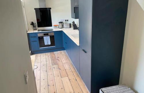 Stylish 1 Bedroom Flat in Heart of Cowes - Photo 4