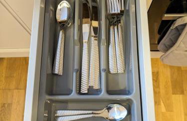 Guildford Station with Parking - Photo 18