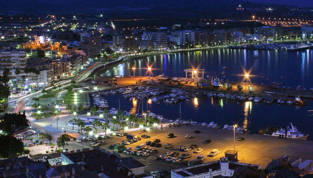 Vista nocturna de Águilas