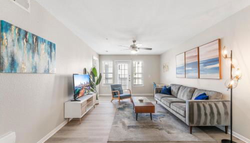 Spacious 2BR King Suites w Pool, Gym, Laundry - Close to Downtown - Foto 2