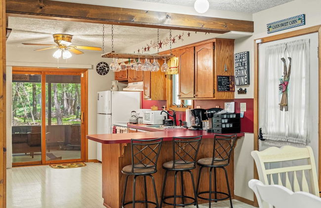 Shady Pines by Avantstay Enclosed Porch, Game Rooms, & Lake/beach Access! - Foto 11