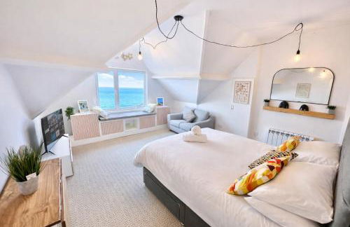 Pier View Retreat - 5 Mins Walk to Beach - Sea Views With Parking - Photo 1