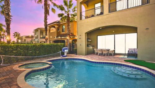 Luxury Resort Family Home Professionally Furnished Ultra Comfortable beds Epic Mario Game Room Themed Bedrooms Heated Pool and Spa Outdoor Grill Golf Course View - Foto 5, sunbed