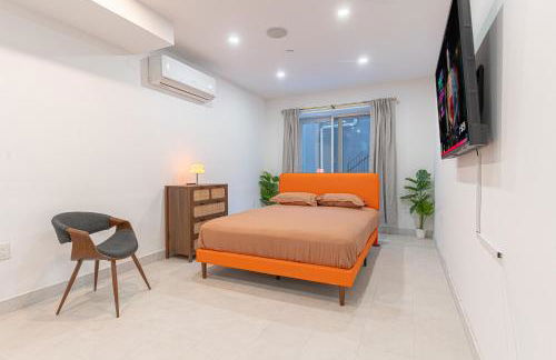 Bright Studio Duplex with Private Backyard - Foto 26