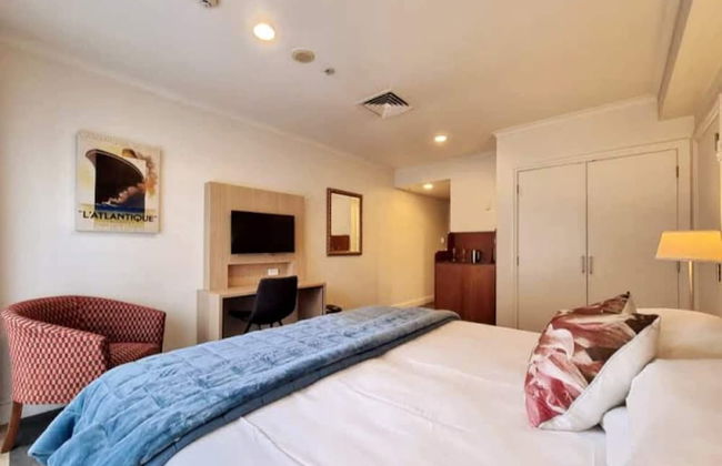 Chic CBD Studio-Aircon-Wifi -Heated Pool - Foto 2