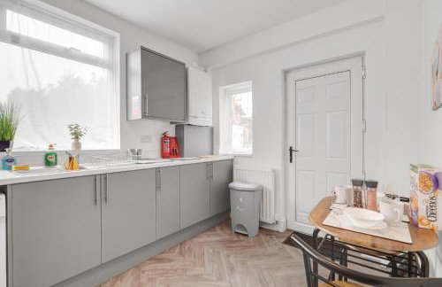 3 Bedroom House with Free Parking - Foto 22