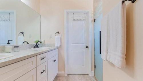 King Bed - Hot Tub, 3 Queens, Home away from home - Foto 3