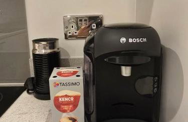 Contemporary 2-bedroom apartment with free gated parking, 2 bathrooms - for families, contractors, travellers for business and leisure - Photo 6