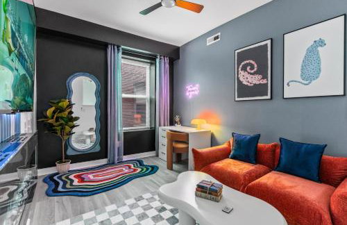 Abstract Haven | Stylish 1BR by Tower Grove - Photo 2