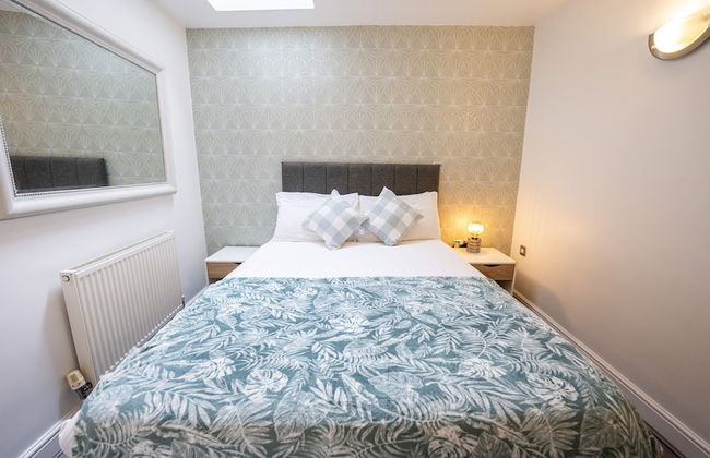 Modern Townhouse Apartment in Stratford Upon Avon With Wifi & Netflix - Photo 6