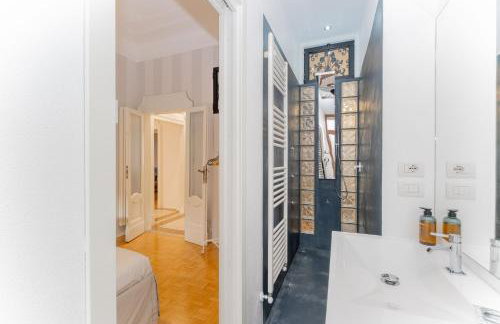Velvet & Marble - Stylish Luxury City Center Apartment - Photo 33