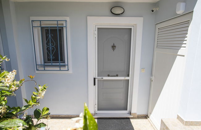 Garden House in Anavyssos - Photo 13