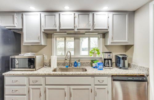 Lakefront Getaway with Porch in Athens Area! - Foto 10