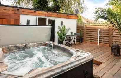 Dove House Wanstead - Stunning 4 Bedroom, 3 Bathroom House with Private Hottub & Gym - Escape London, in Lonon - Foto 12