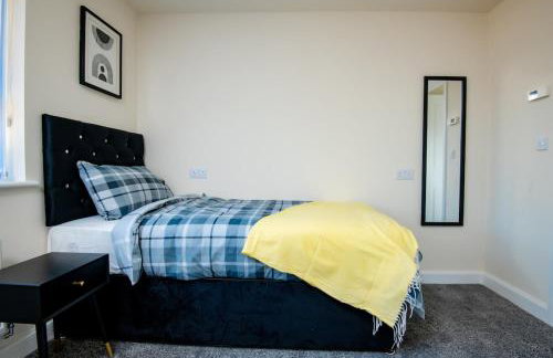 Luxury 5BDR with City Access, Free Parking and Wi-Fi - Photo 30