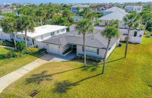 Beachside snowbird escape with fenced yard & washer/dryer - walk to beach access - Foto 2