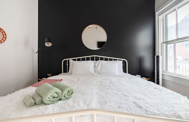 NEW Luxe Pet Friendly Free Parking Downtown - Foto 61