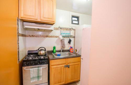 Elegant 2 Bedroom Suite w Modern Amenities - Foto 19