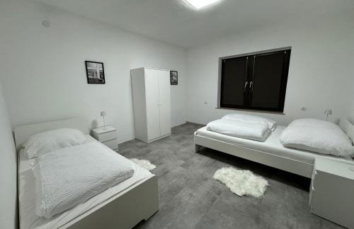 120qm Geräumige Wohnung & Balkon & Parkplatz - Foto 20