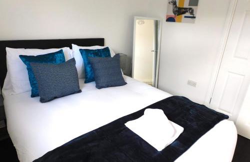 Newly refurbished 2 bedroom apartment close to station and local amenities - Foto 9