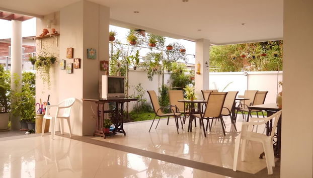 Coin salon dans le hall