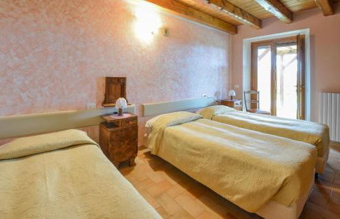 1 Bedroom Nice Apartment In Loiano - Photo 5