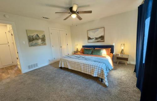 5 Star Stay Large Remodeled Modern 4BR Near UNT and TWU Sleeps 10 - Foto 32