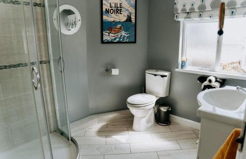 Hamilton Lodge - Cottage sleeps 8 - Photo 23