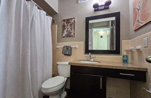 Stylish Galleria Condo 2BR 2BA Saltwater Pool Marquee Uptown - Foto 40