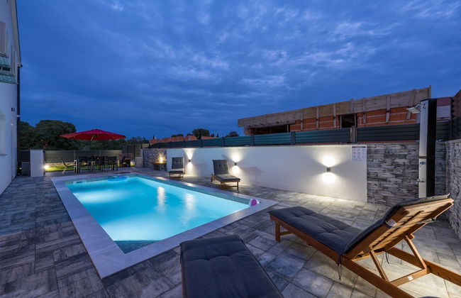 Peaceful Blooming Villa With Pool - Foto 31