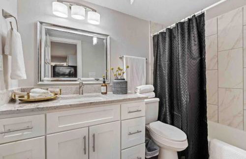 Quiet neighborhood steps away from Downtown stores - Foto 7