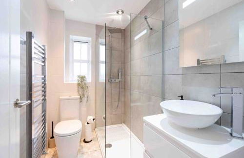 Modern 2BR Home, Central Location & Hi Speed Wi-Fi - Foto 11