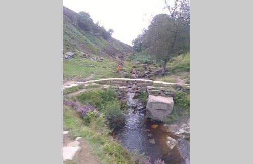 Stones Cottage Farm, nr Haworth, family friendly, work friendly, gaming barn, hot tub, free wifi, free parking, EV point - Foto 37