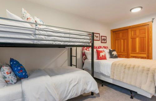 Basecamp Stays: Upscale Getaway Shuttle Hot Tubs - Foto 35