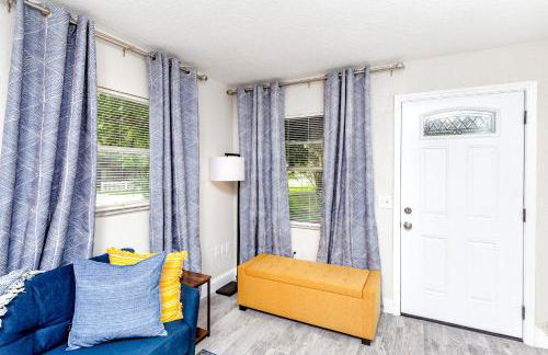 Walk to Downtown - 7min to beach - King bed & Free parking - Foto 11