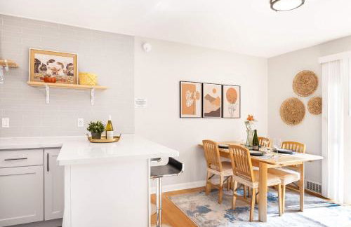 Modern 2BR Retreat w Maple Leaf UW&Park - Foto 23