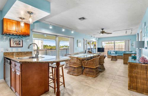 Sunset Harbor Waterfront Villa with Dock Cabana Club - Foto 3