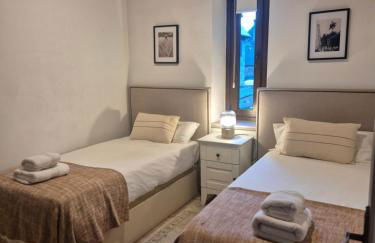 Chalet con encanto Jardín y Parking Privado - Foto 6