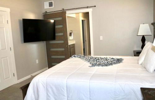 Modern Mini Golf Oasis - Foto 24