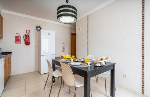 Bright & Spacious Flat by HostWise - Foto 14